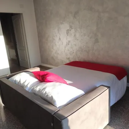 度假居 Red Tower Venice - 2 Mins From Vce Airport- Free Wifi 泰塞拉