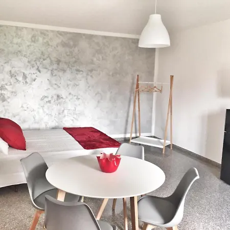 Red Tower Venice - 2 Mins From Vce Airport- Free Wifi 度假居 泰塞拉